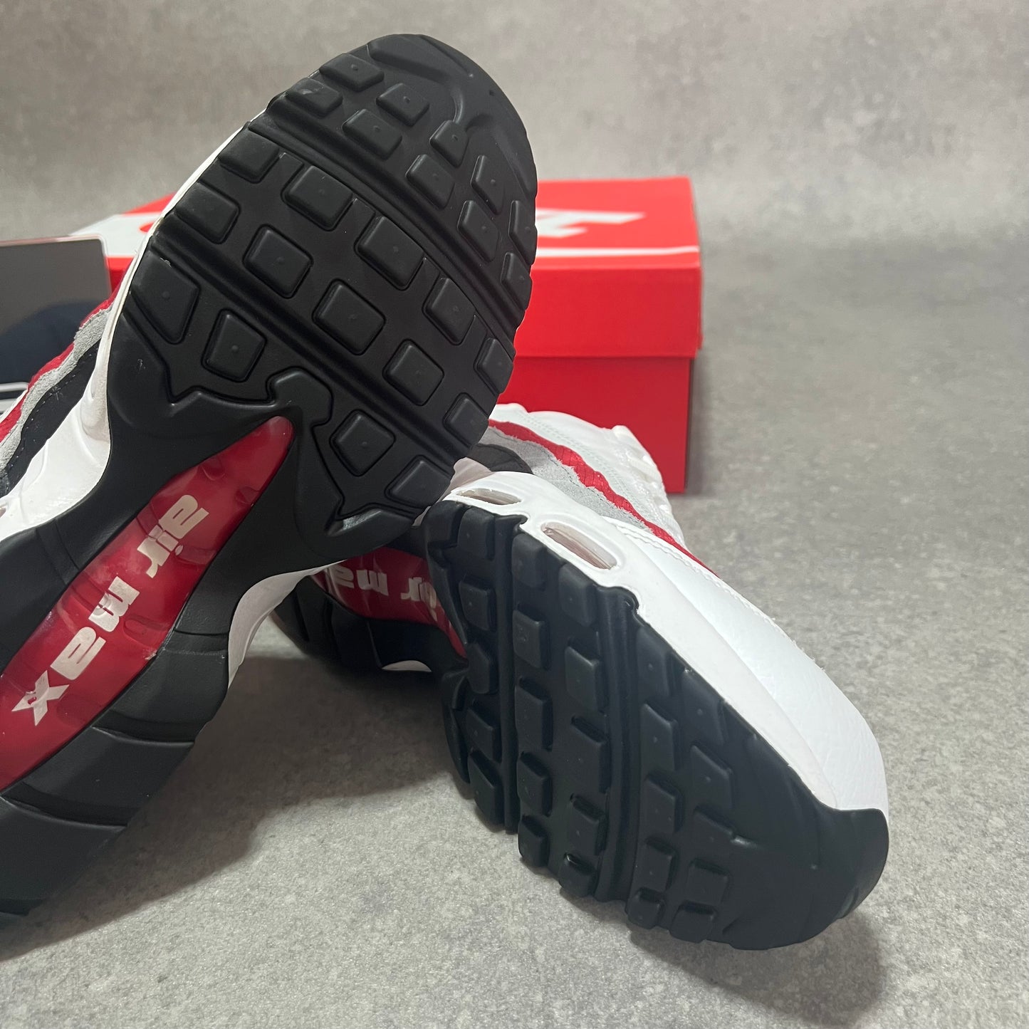 Airmax 95 White / Varsity Red UK8