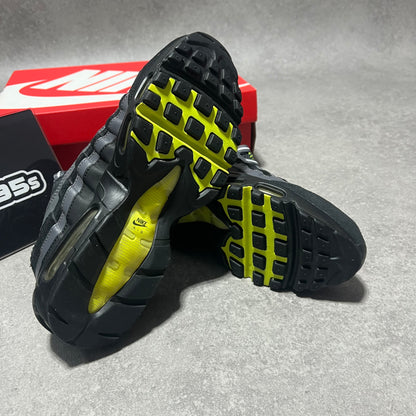 Airmax 95 Essential Black / Grey / Volt     UK8