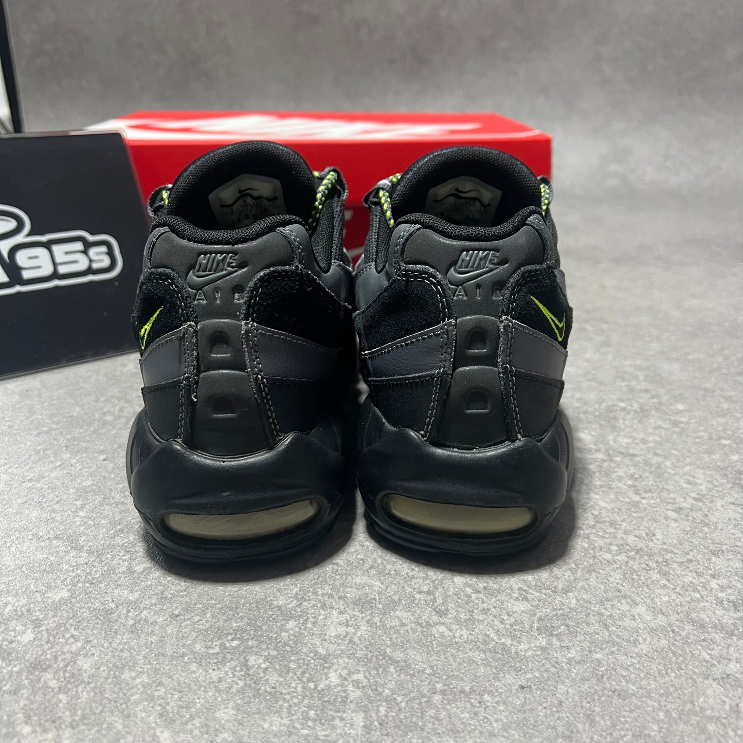 Airmax 95 Essential Black / Grey / Volt     UK8