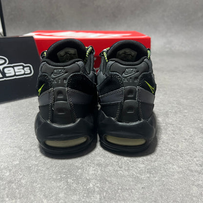 Airmax 95 Essential Black / Grey / Volt     UK8