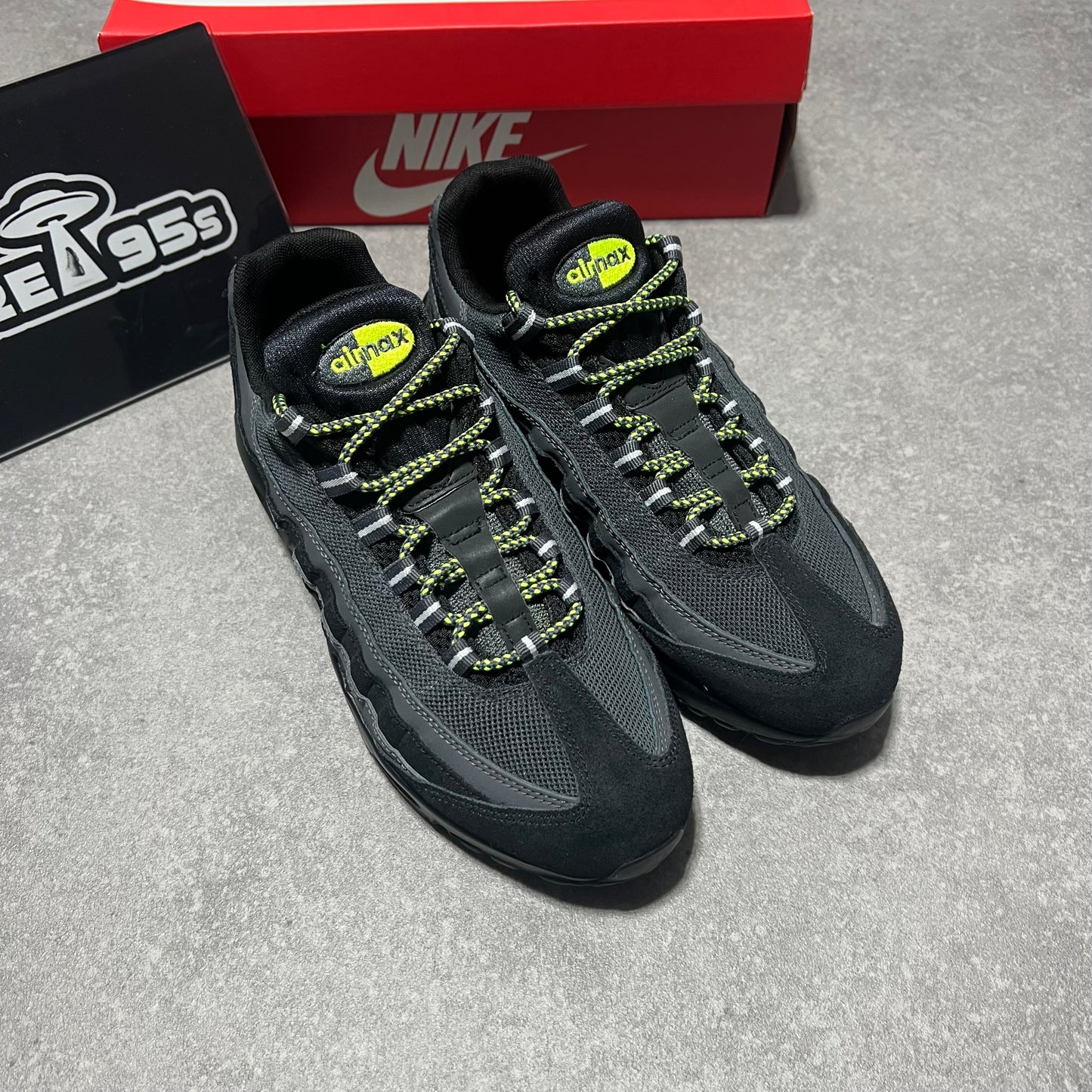 Airmax 95 Essential Black / Grey / Volt     UK8