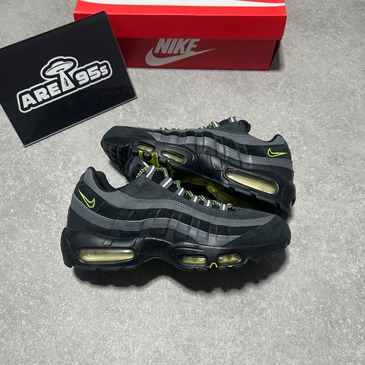 Airmax 95 Essential Black / Grey / Volt     UK8