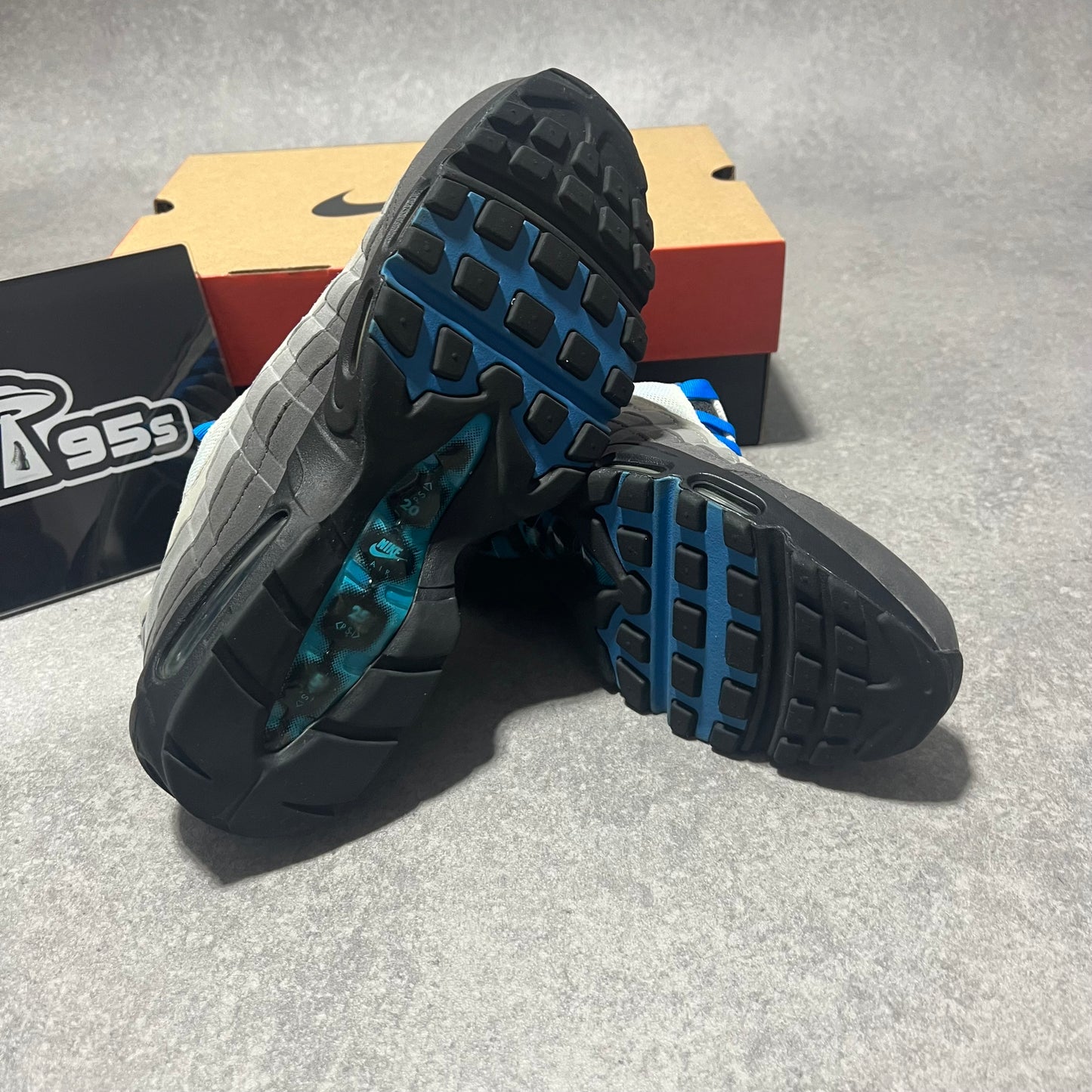 Airmax 95 Crystal Blue     UK8.5