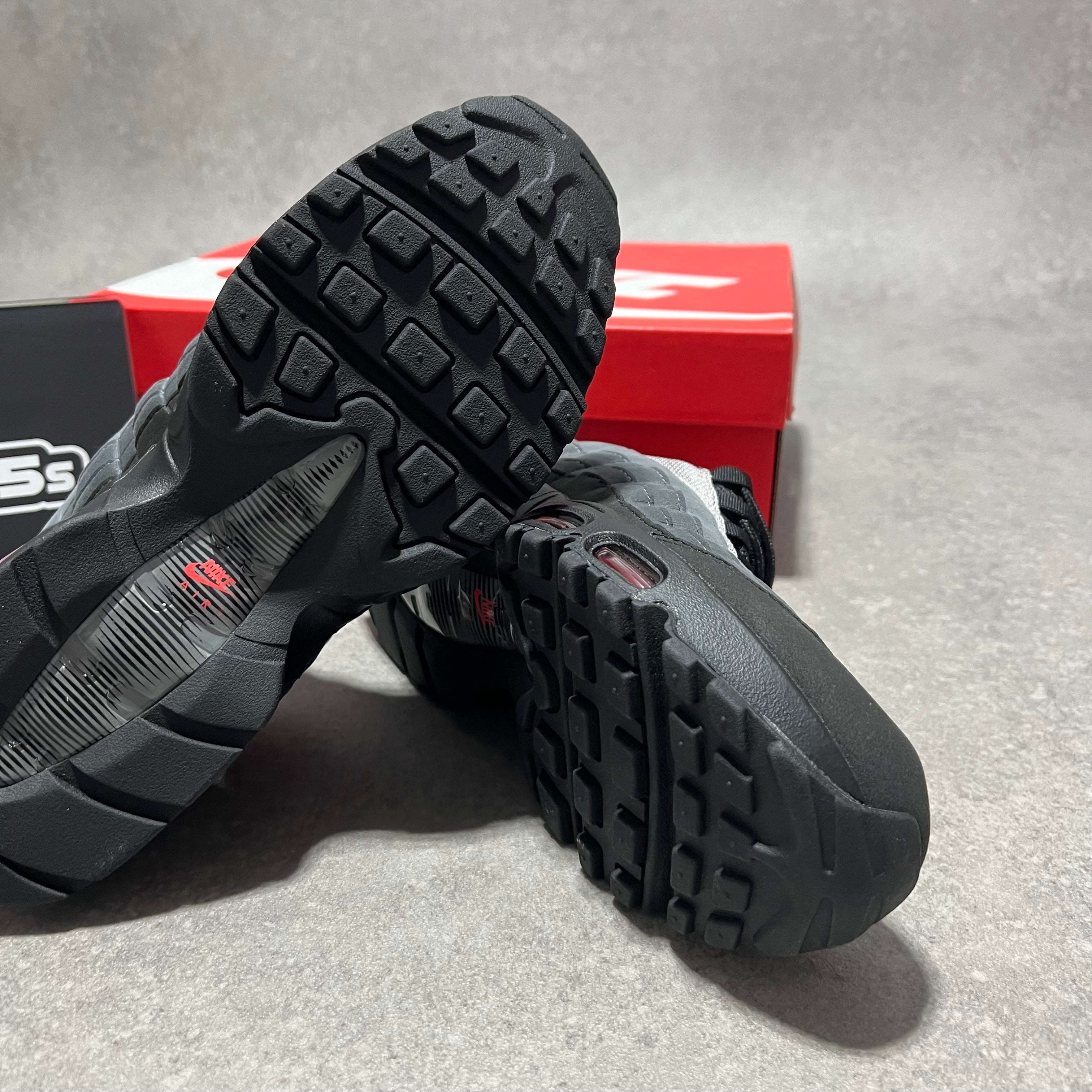 Airmax 95 Bright Crimson / Dracula        UK9.5
