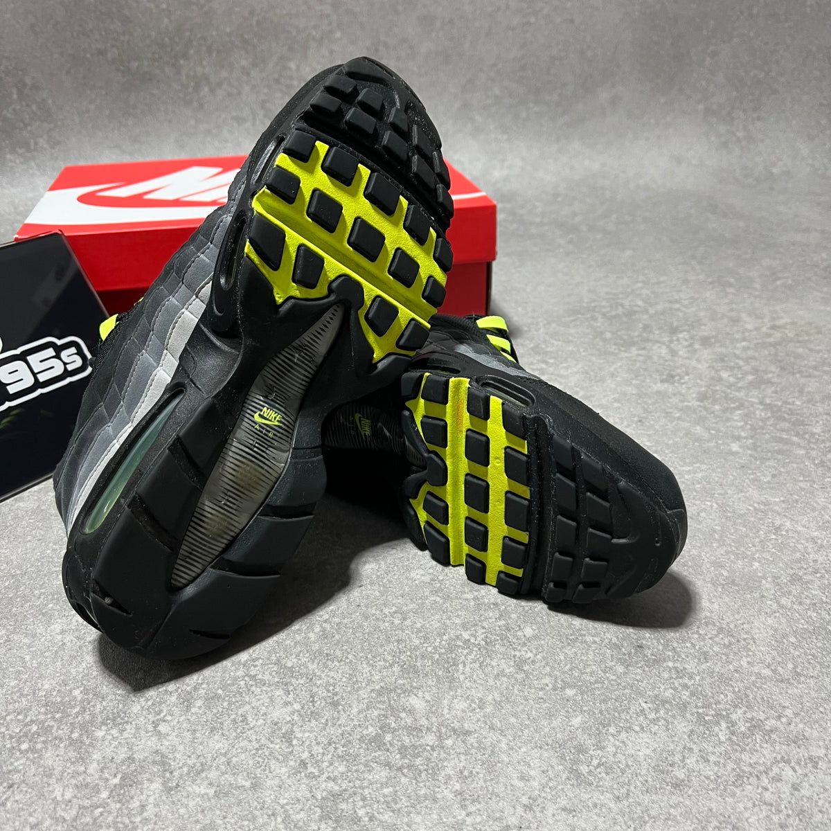 Airmax 95 Reverse Neon     UK9.5