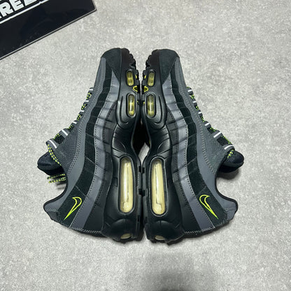 Airmax 95 Essential Black / Grey / Volt     UK8
