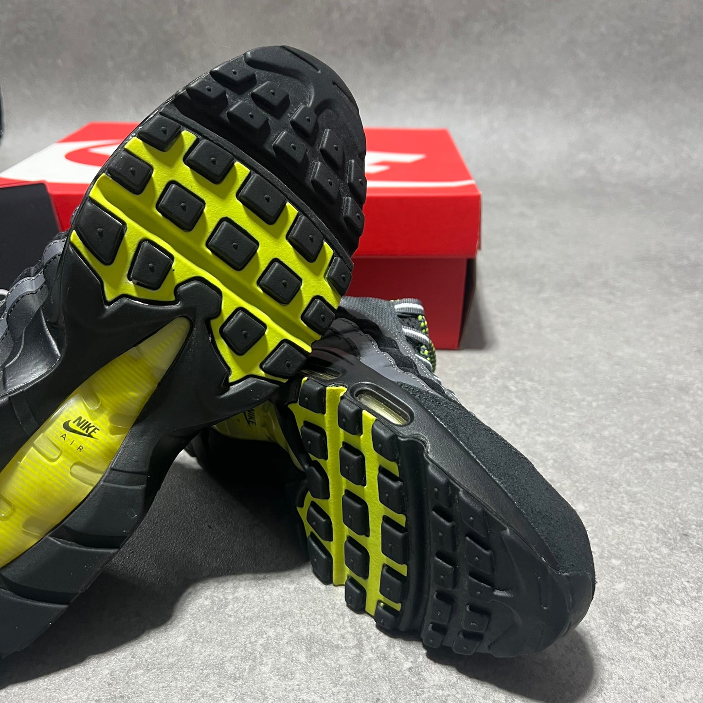Airmax 95 Essential Black / Grey / Volt     UK8