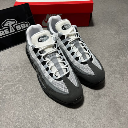 Airmax 95 Grey Jewel        UK9.5
